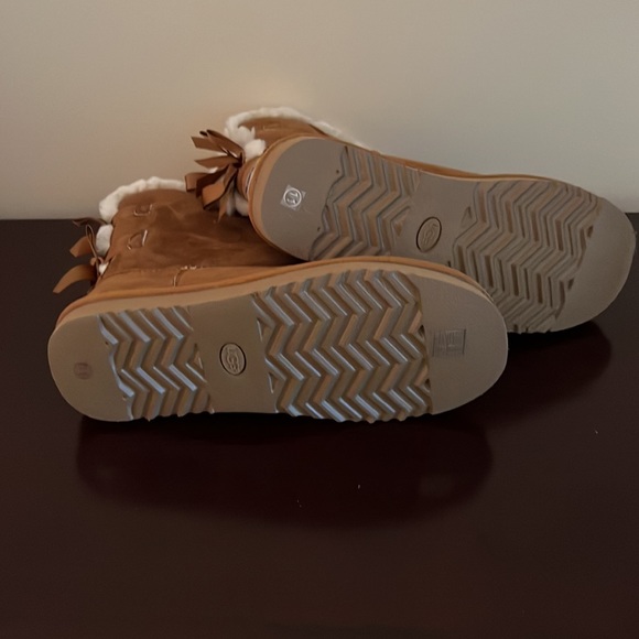 Brand new Uggs - Picture 4 of 4